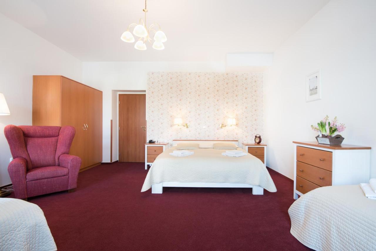 Hotel Posta Sobotka Bagian luar foto