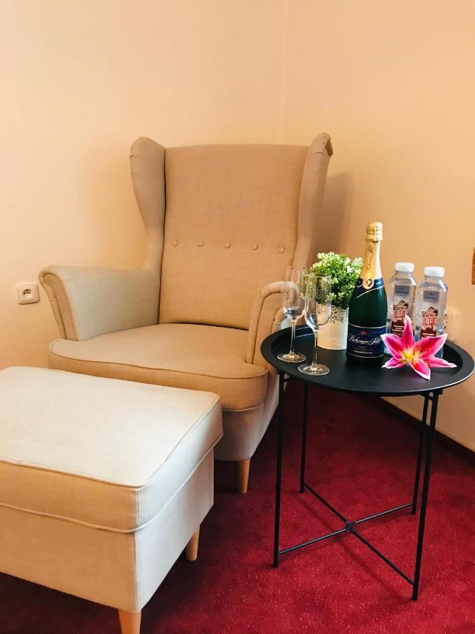 Hotel Posta Sobotka Bagian luar foto
