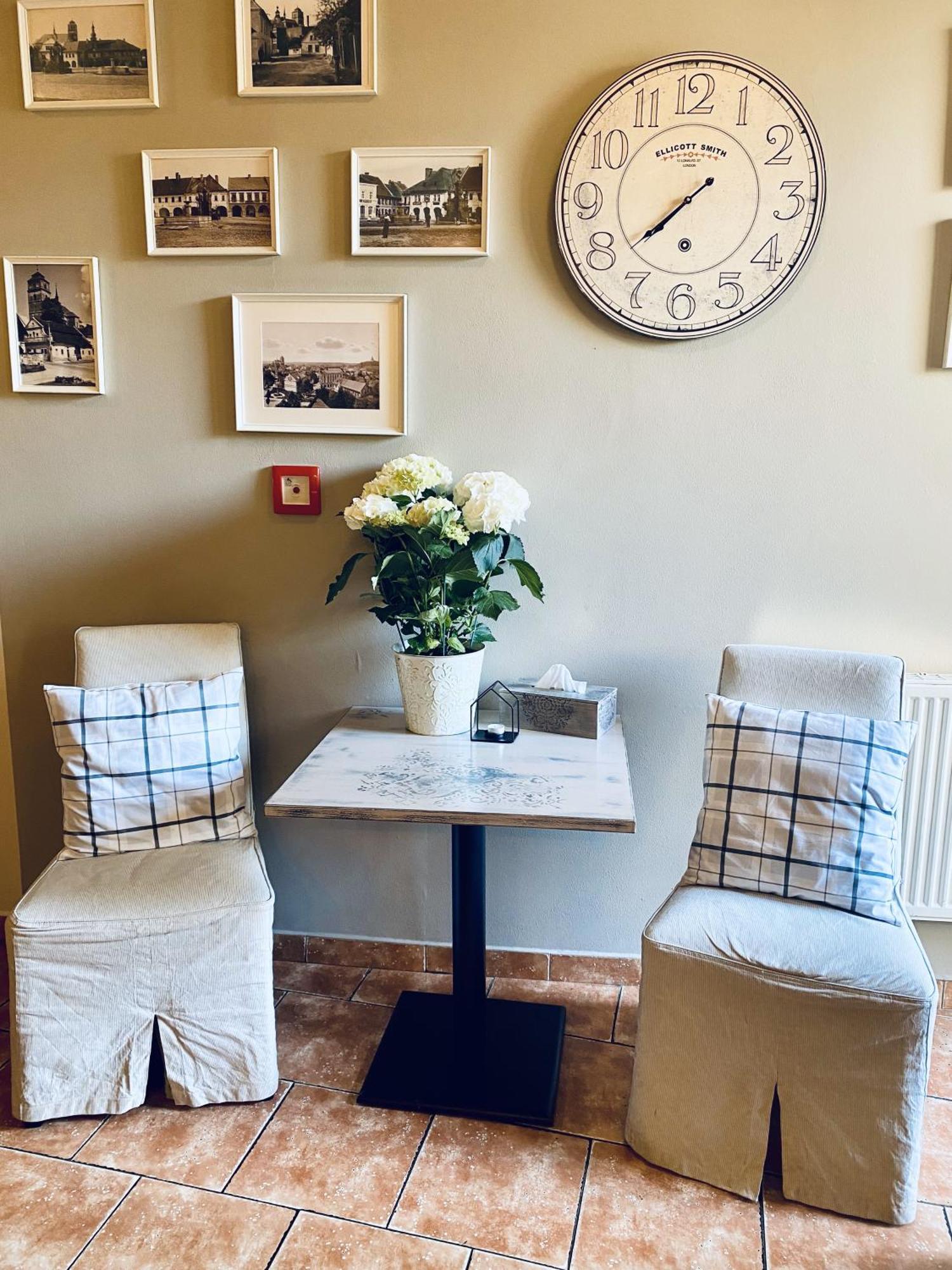 Hotel Posta Sobotka Bagian luar foto