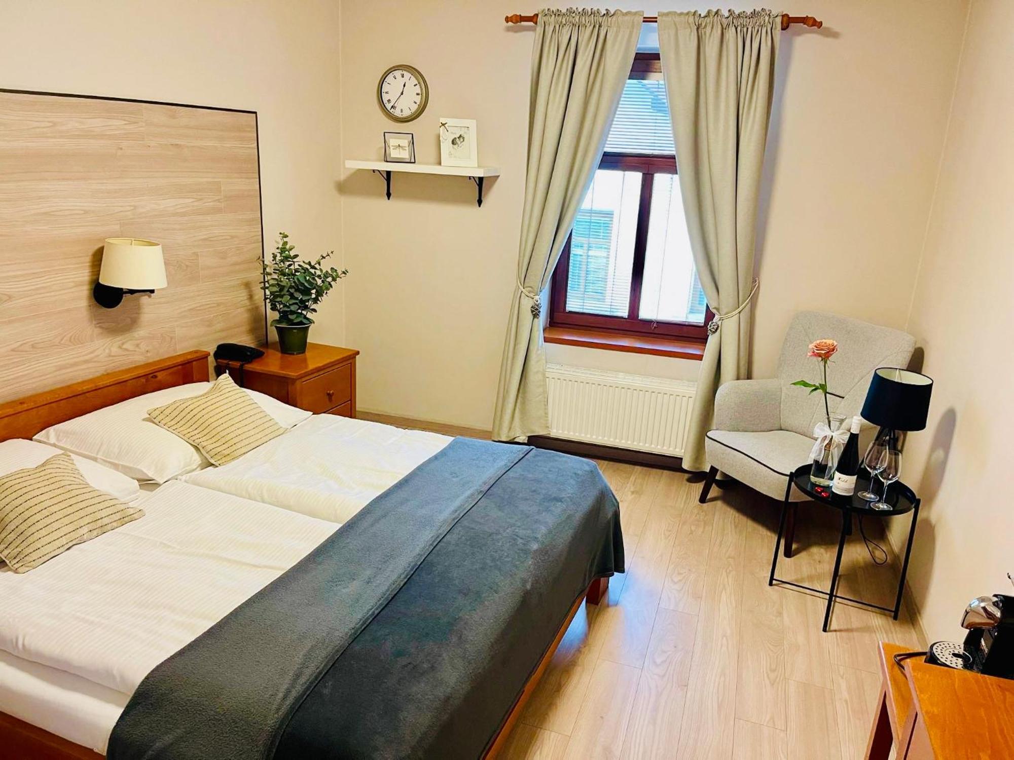 Hotel Posta Sobotka Bagian luar foto