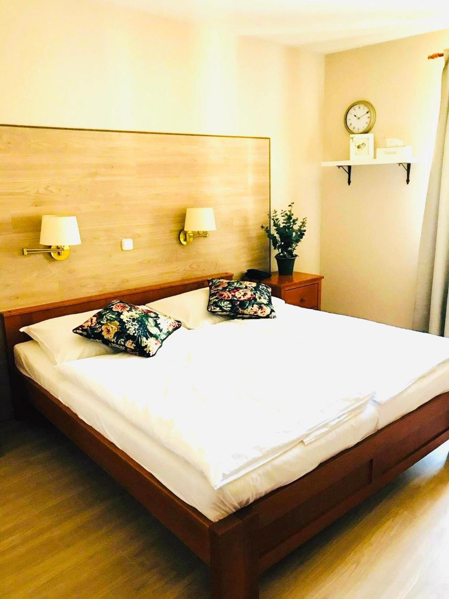 Hotel Posta Sobotka Bagian luar foto