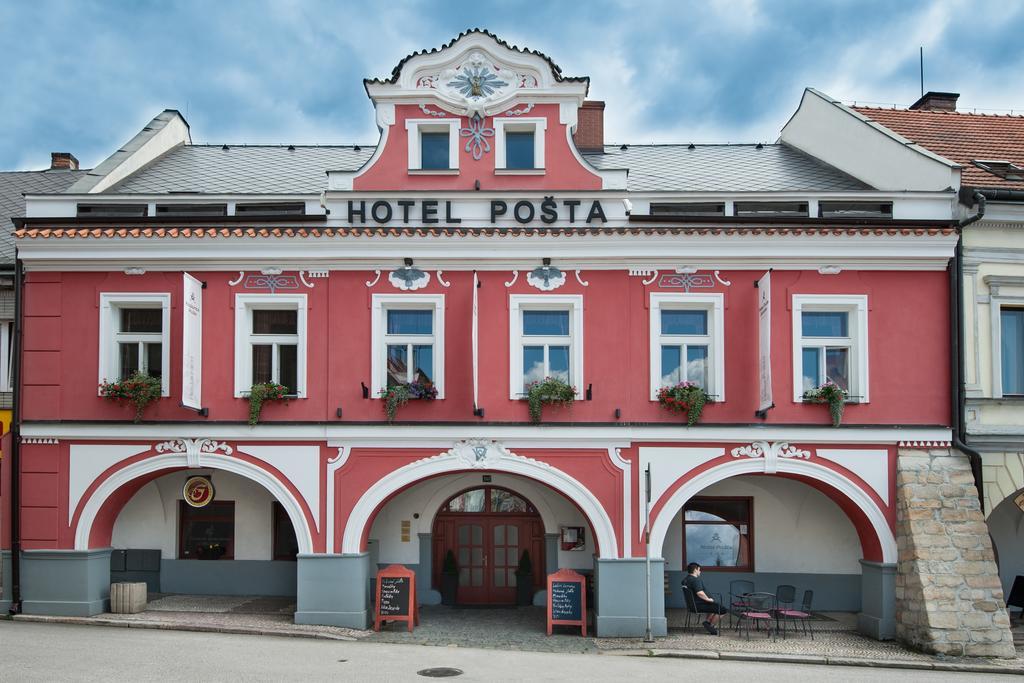 Hotel Posta Sobotka Bagian luar foto