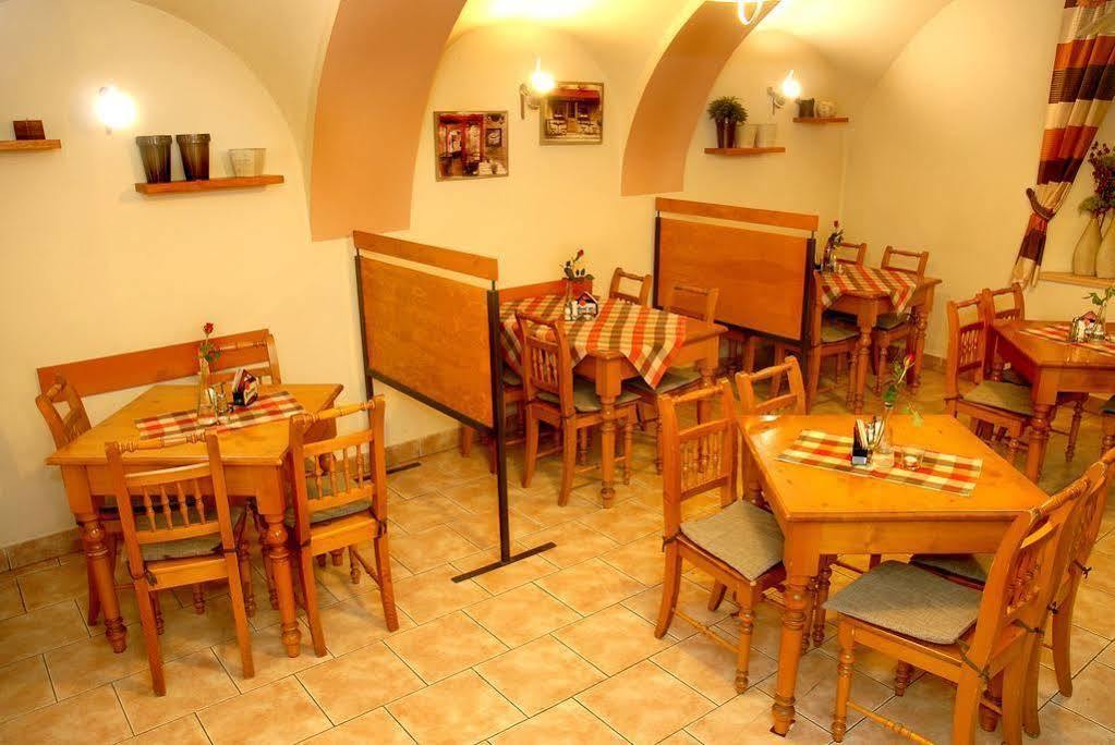 Hotel Posta Sobotka Bagian luar foto
