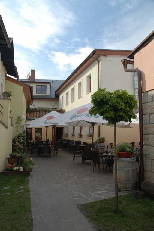 Hotel Posta Sobotka Bagian luar foto