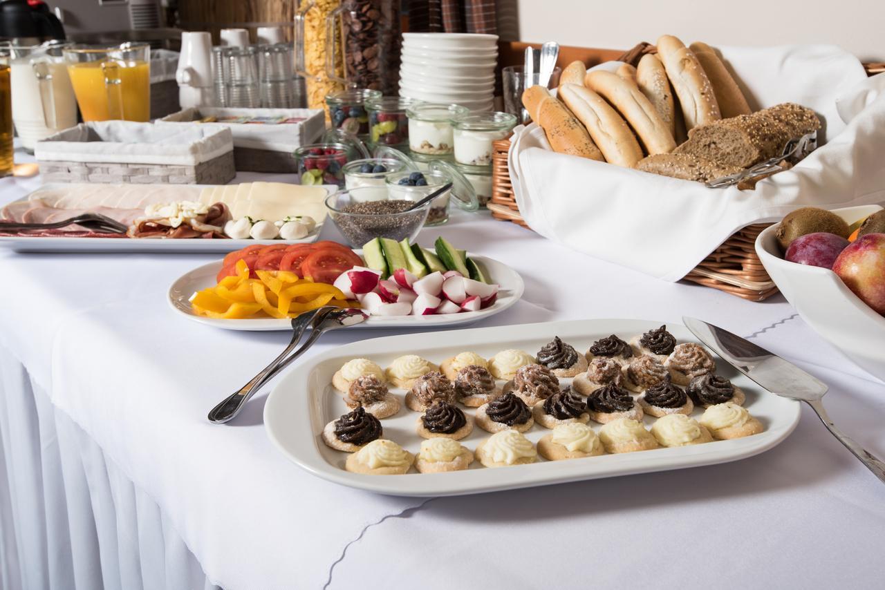 Hotel Posta Sobotka Bagian luar foto
