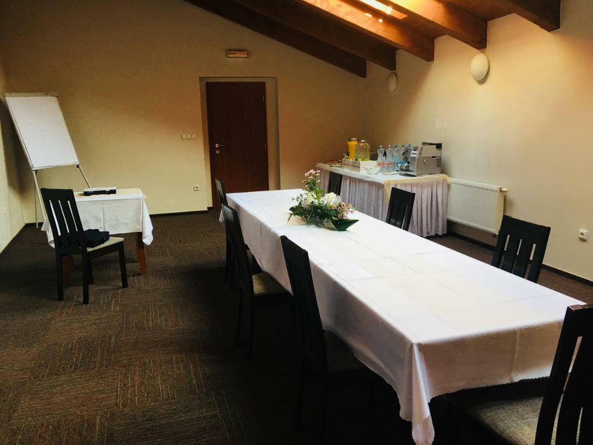 Hotel Posta Sobotka Bagian luar foto