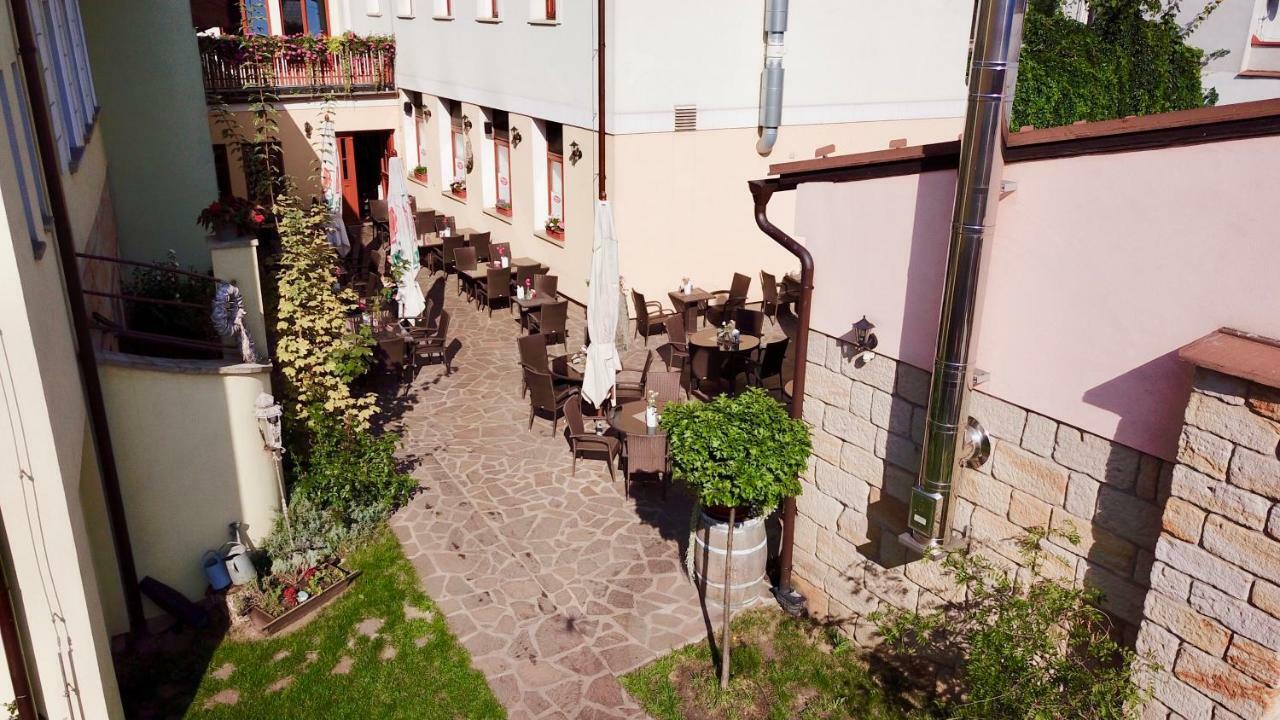 Hotel Posta Sobotka Bagian luar foto